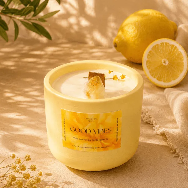 Vela artesanal de bergamota en ceramica mate amarilla con limon