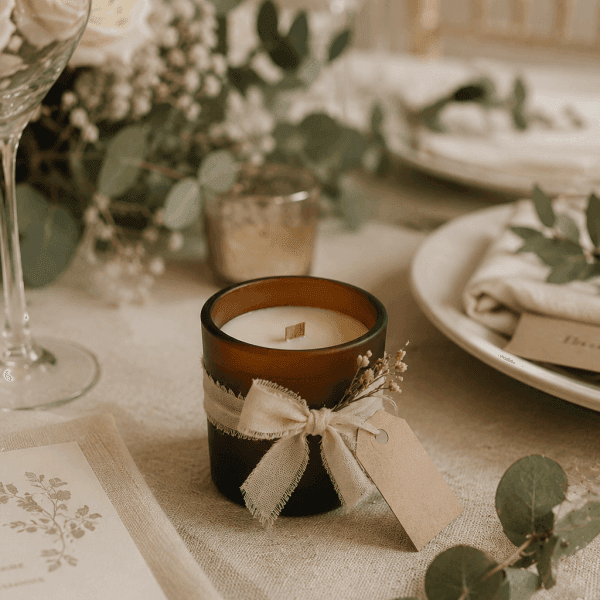 Vela Cristal Ámbar con tarjeta y lazo · detalle de boda