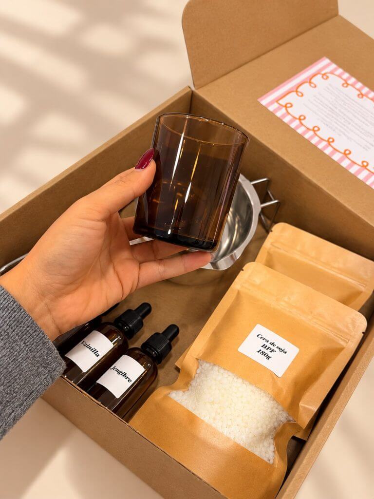 Kit DIY para hacer velas – contenido con vaso de vidrio ámbar, cera de soja y aromas